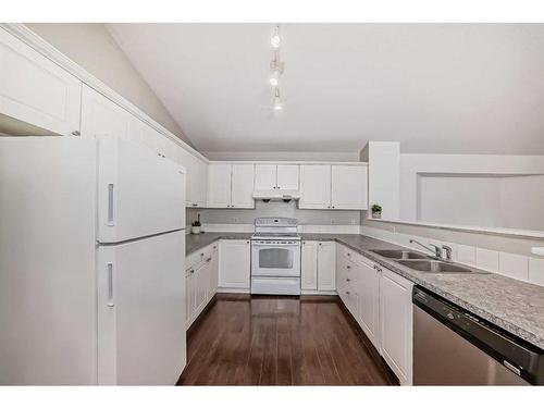 355 Coventry Road Ne, Calgary, AB - Indoor Photo Showing Kitchen With Double Sink