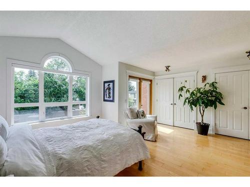 2306 24 Avenue Sw, Calgary, AB - Indoor Photo Showing Bedroom