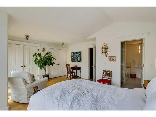 2306 24 Avenue Sw, Calgary, AB - Indoor Photo Showing Bedroom