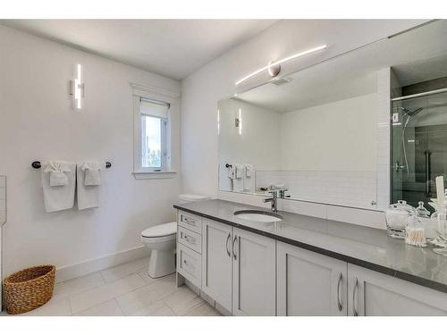 2306 24 Avenue Sw, Calgary, AB - Indoor Photo Showing Bathroom