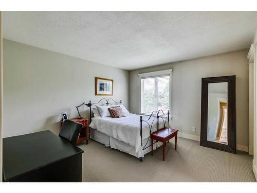 2306 24 Avenue Sw, Calgary, AB - Indoor Photo Showing Bedroom