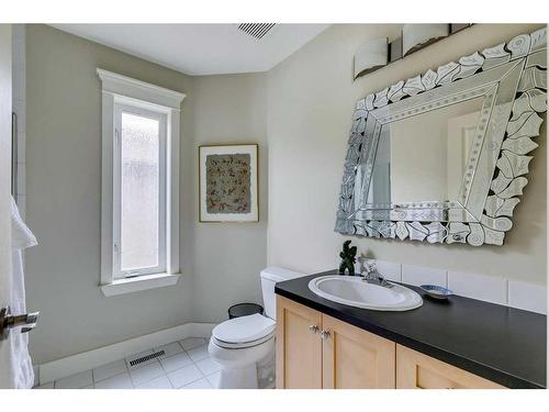 2306 24 Avenue Sw, Calgary, AB - Indoor Photo Showing Bathroom