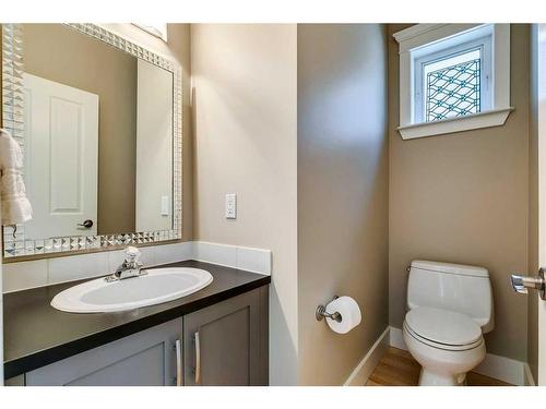 2306 24 Avenue Sw, Calgary, AB - Indoor Photo Showing Bathroom