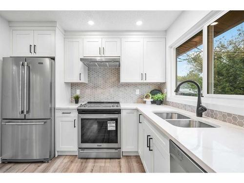 9836 Alcott Road Se, Calgary, AB - Indoor Photo Showing Kitchen With Stainless Steel Kitchen With Double Sink With Upgraded Kitchen