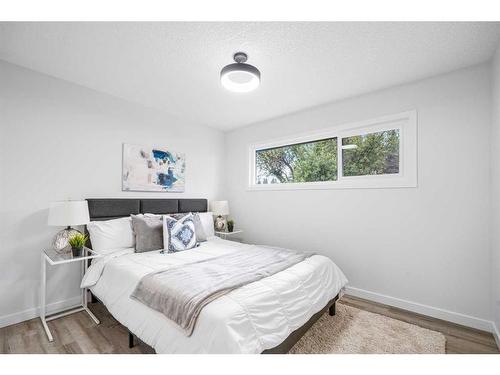 9836 Alcott Road Se, Calgary, AB - Indoor Photo Showing Bedroom