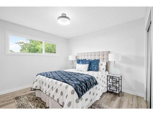 9836 Alcott Road Se, Calgary, AB - Indoor Photo Showing Bedroom