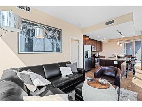 1607-211 13 Avenue Se, Calgary, AB - Indoor Photo Showing Living Room