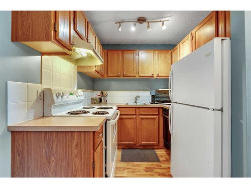 1001-924 14 Avenue Sw, Calgary, AB - Indoor Photo Showing Kitchen