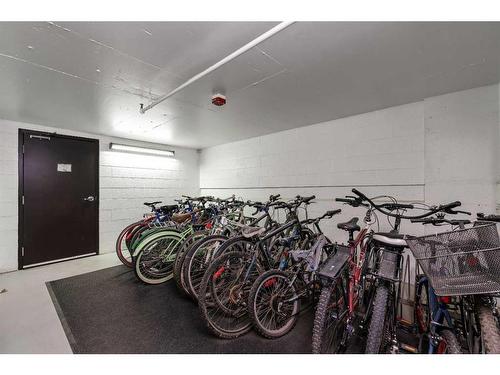 1001-924 14 Avenue Sw, Calgary, AB - Indoor Photo Showing Garage