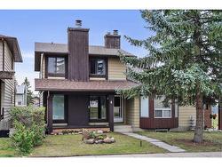 4 Edgedale Court NW Calgary, AB T3A 2R1