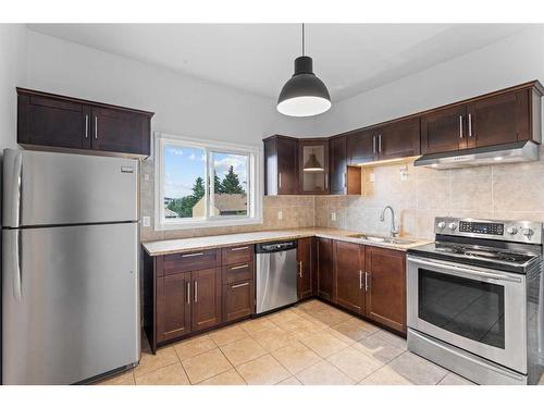 4008 Centre A Street Ne, Calgary, AB - Indoor Photo Showing Kitchen