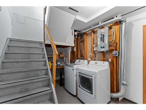 4008 Centre A Street Ne, Calgary, AB - Indoor Photo Showing Laundry Room