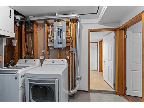 4008 Centre A Street Ne, Calgary, AB - Indoor Photo Showing Laundry Room