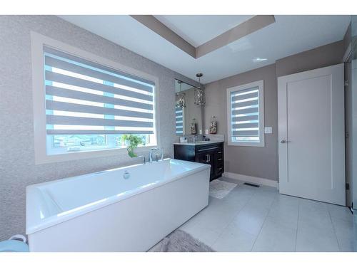 105 Carringvue Manor Nw, Calgary, AB - Indoor Photo Showing Bathroom