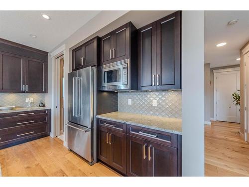 105 Carringvue Manor Nw, Calgary, AB - Indoor Photo Showing Kitchen