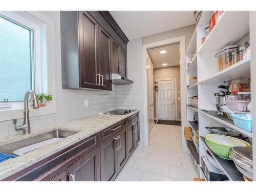 105 Carringvue Manor Nw, Calgary, AB - Indoor Photo Showing Kitchen