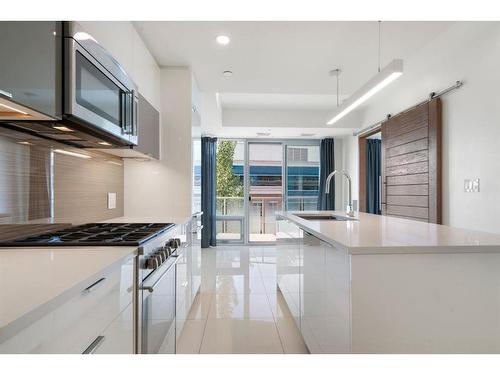 511-1020 9 Avenue Se, Calgary, AB - Indoor Photo Showing Kitchen With Double Sink With Upgraded Kitchen