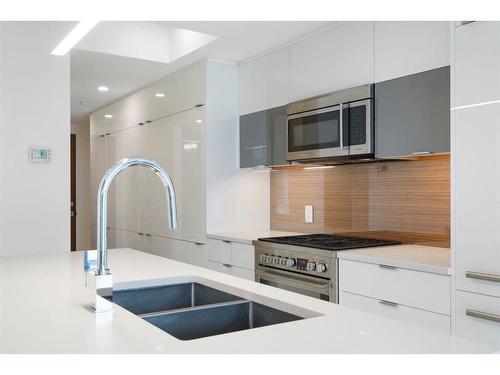 511-1020 9 Avenue Se, Calgary, AB - Indoor Photo Showing Kitchen With Double Sink With Upgraded Kitchen