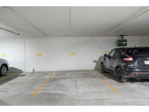 511-1020 9 Avenue Se, Calgary, AB - Indoor Photo Showing Garage