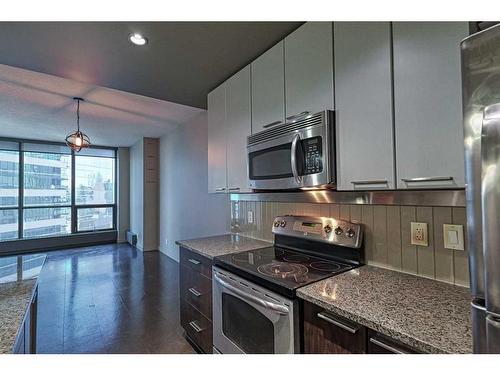 903-220 12 Avenue Se, Calgary, AB - Indoor Photo Showing Kitchen With Stainless Steel Kitchen With Double Sink With Upgraded Kitchen