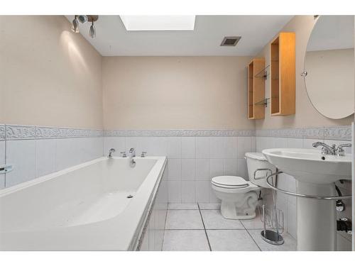 304-345 4 Avenue Ne, Calgary, AB - Indoor Photo Showing Bathroom