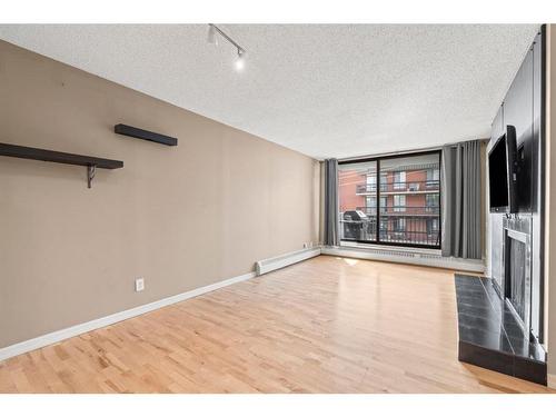 304-345 4 Avenue Ne, Calgary, AB - Indoor Photo Showing Other Room