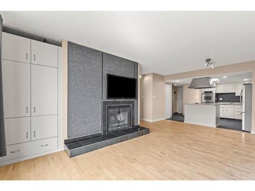 304-345 4 Avenue Ne, Calgary, AB - Indoor With Fireplace