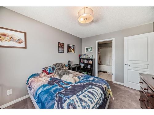 158 Everridge Gardens Sw, Calgary, AB - Indoor Photo Showing Bedroom