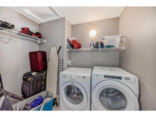 158 Everridge Gardens Sw, Calgary, AB - Indoor Photo Showing Laundry Room