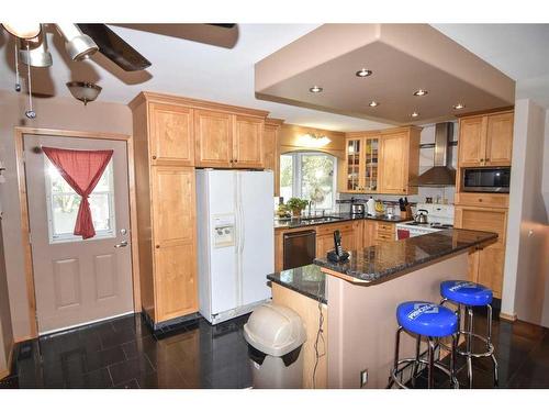 6151 Penworth Road Se, Calgary, AB - Indoor Photo Showing Kitchen