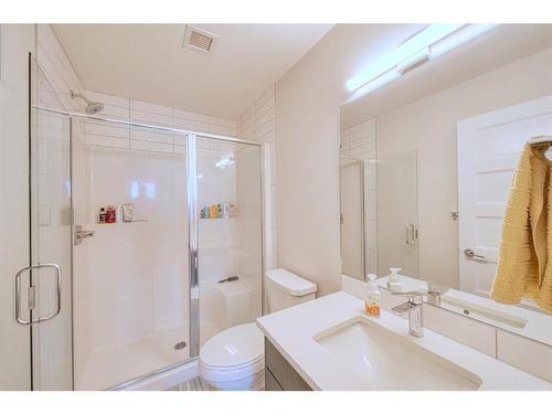 301-55 Wolf Hollow Crescent Se, Calgary, AB - Indoor Photo Showing Bathroom