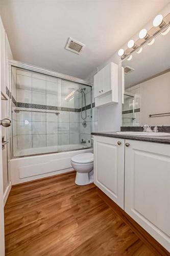 305-323 13 Avenue Sw, Calgary, AB - Indoor Photo Showing Bathroom