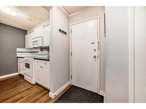 305-323 13 Avenue Sw, Calgary, AB - Indoor Photo Showing Kitchen