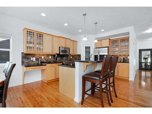 36 Ypres Way Sw, Calgary, AB - Indoor Photo Showing Kitchen With Upgraded Kitchen