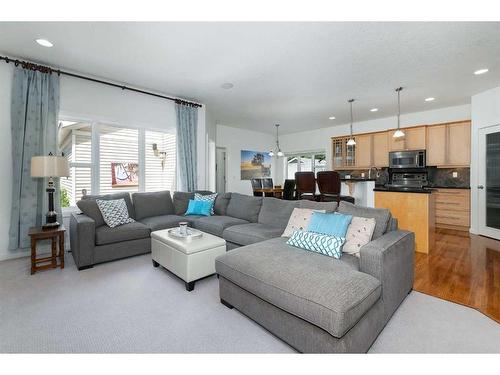 36 Ypres Way Sw, Calgary, AB - Indoor Photo Showing Living Room