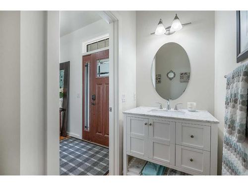 36 Ypres Way Sw, Calgary, AB - Indoor Photo Showing Bathroom