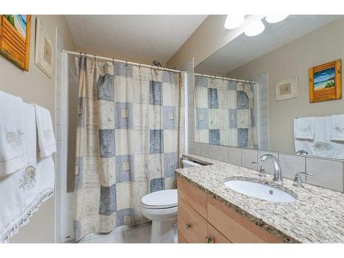 36 Ypres Way Sw, Calgary, AB - Indoor Photo Showing Bathroom