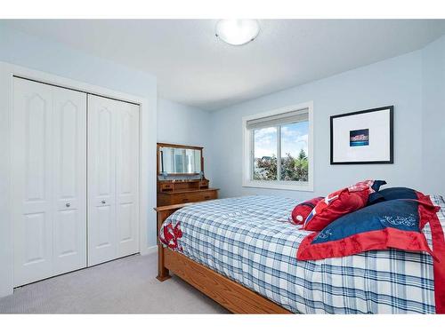 36 Ypres Way Sw, Calgary, AB - Indoor Photo Showing Bedroom