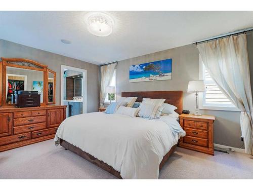 36 Ypres Way Sw, Calgary, AB - Indoor Photo Showing Bedroom