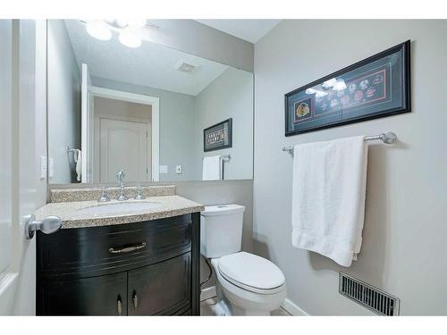 36 Ypres Way Sw, Calgary, AB - Indoor Photo Showing Bathroom