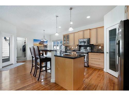 36 Ypres Way Sw, Calgary, AB - Indoor Photo Showing Kitchen