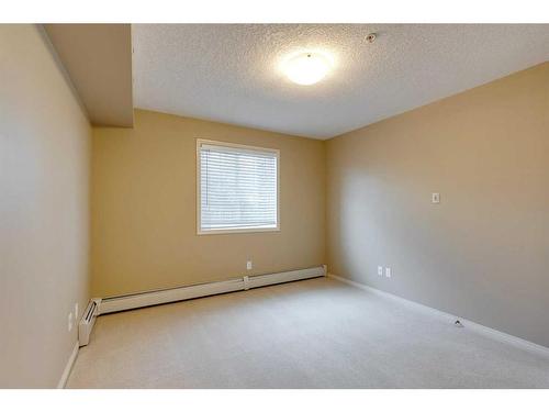 106-304 Cranberry Park Se, Calgary, AB - Indoor Photo Showing Other Room