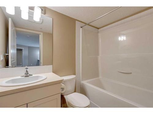 106-304 Cranberry Park Se, Calgary, AB - Indoor Photo Showing Bathroom