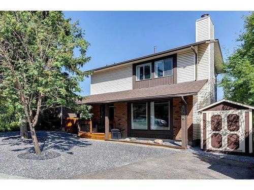 96 Coach Manor Terrace Sw, Calgary, AB - Outdoor