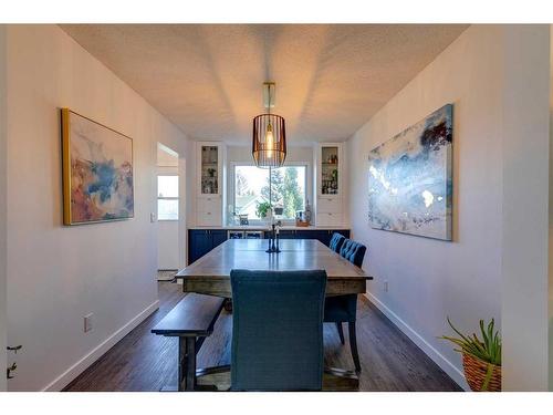 96 Coach Manor Terrace Sw, Calgary, AB - Indoor Photo Showing Dining Room