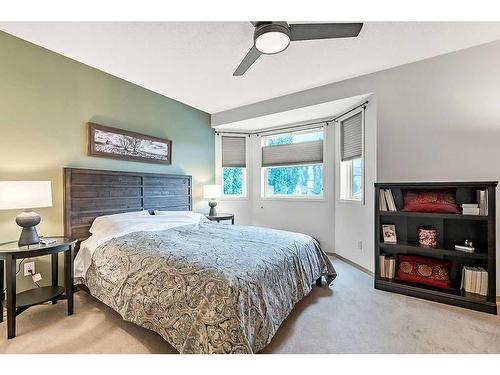 50 Hidden Ranch Circle Nw, Calgary, AB - Indoor Photo Showing Bedroom