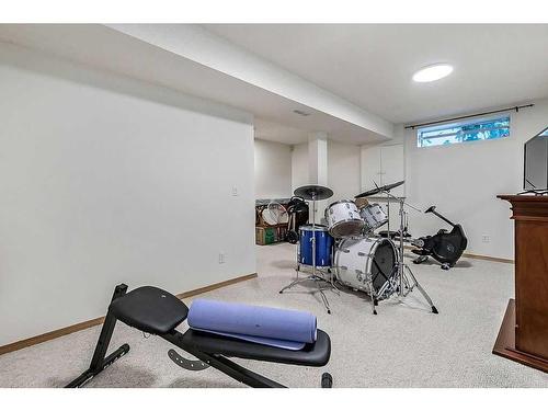 50 Hidden Ranch Circle Nw, Calgary, AB - Indoor Photo Showing Gym Room