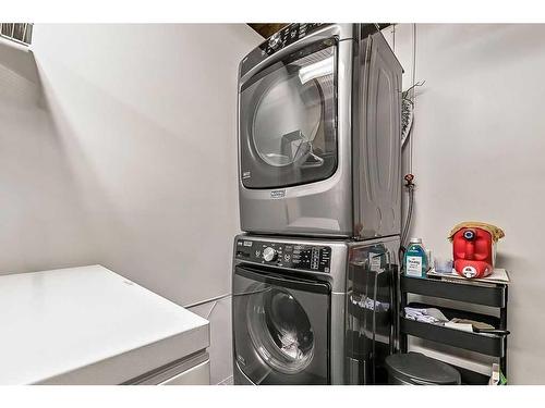 50 Hidden Ranch Circle Nw, Calgary, AB - Indoor Photo Showing Laundry Room