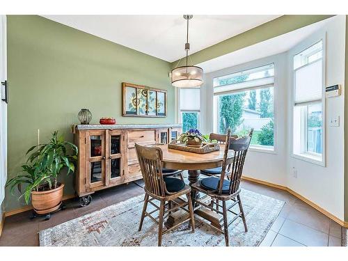 50 Hidden Ranch Circle Nw, Calgary, AB - Indoor Photo Showing Dining Room