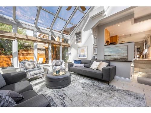 1809 18 Avenue Nw, Calgary, AB - Indoor Photo Showing Living Room